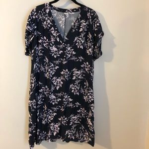 Short sleeve dress with pockets